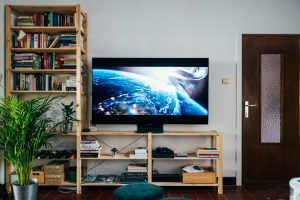 Erros comuns ao tentar consertar TV em casa